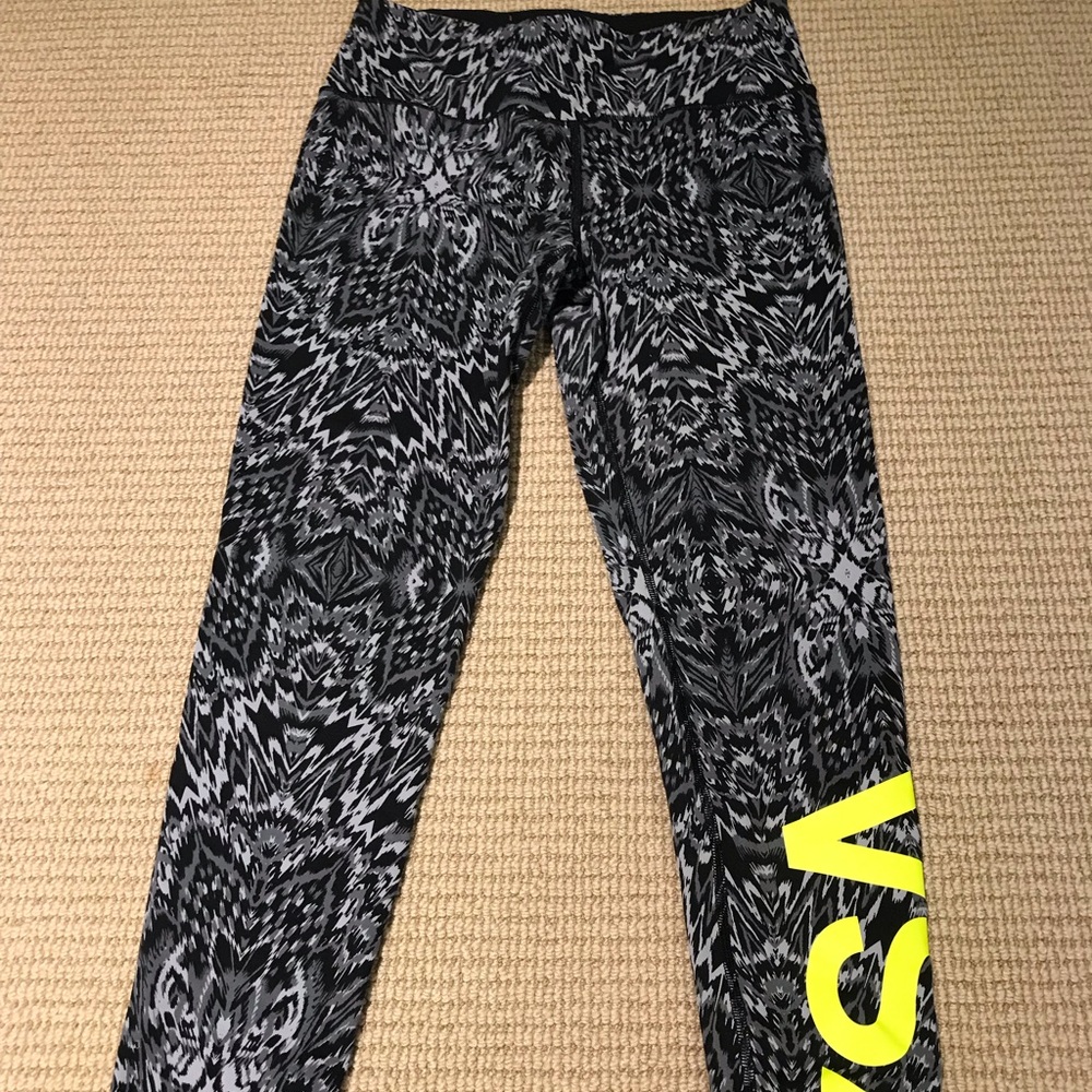 Victoria Secret PINK patterned leggings